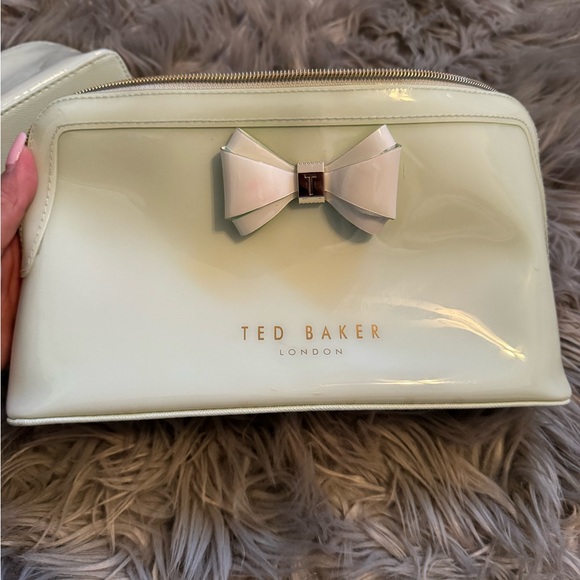 Ted Baker Light mint Bow Accent Cosmetic Bag Set - Picture 8 of 17